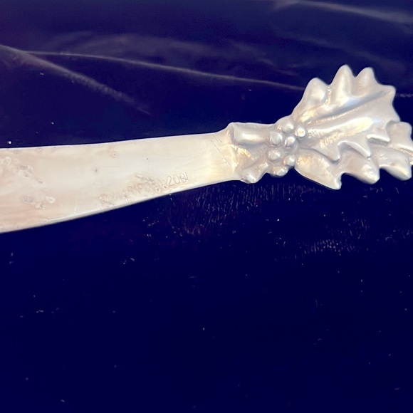 Vintage Silver Christmas Butter / Cheese / Dip Spreader, Holly, 6.5” Long - Picture 3 of 3